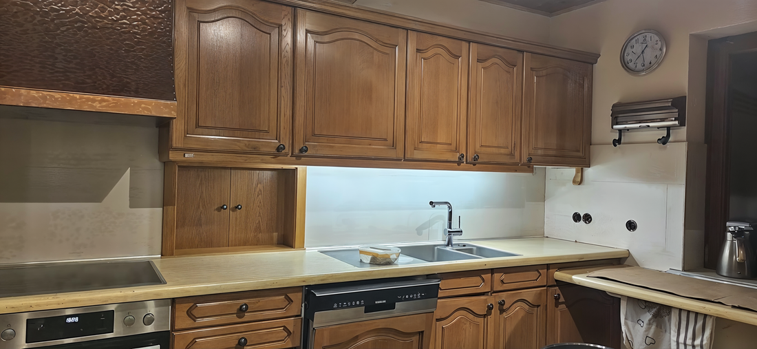 Günstiger Wandbelag für die Küche: Die 5 besten Alternativen zum Fliesenspiegel (mit Preisvergleich)