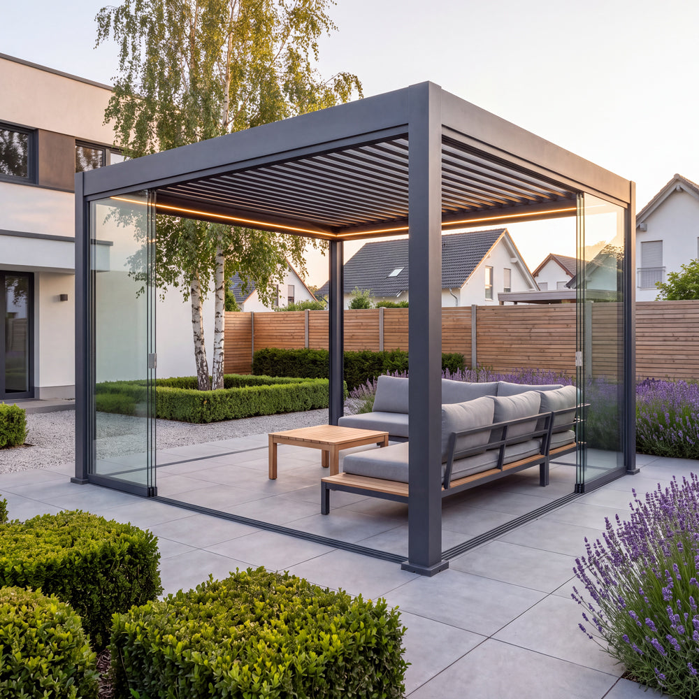 SkyShade Pro 3 × 3 m mit Glaswand-Elementen 3 m an den Seiten, Lounge auf der Terrasse