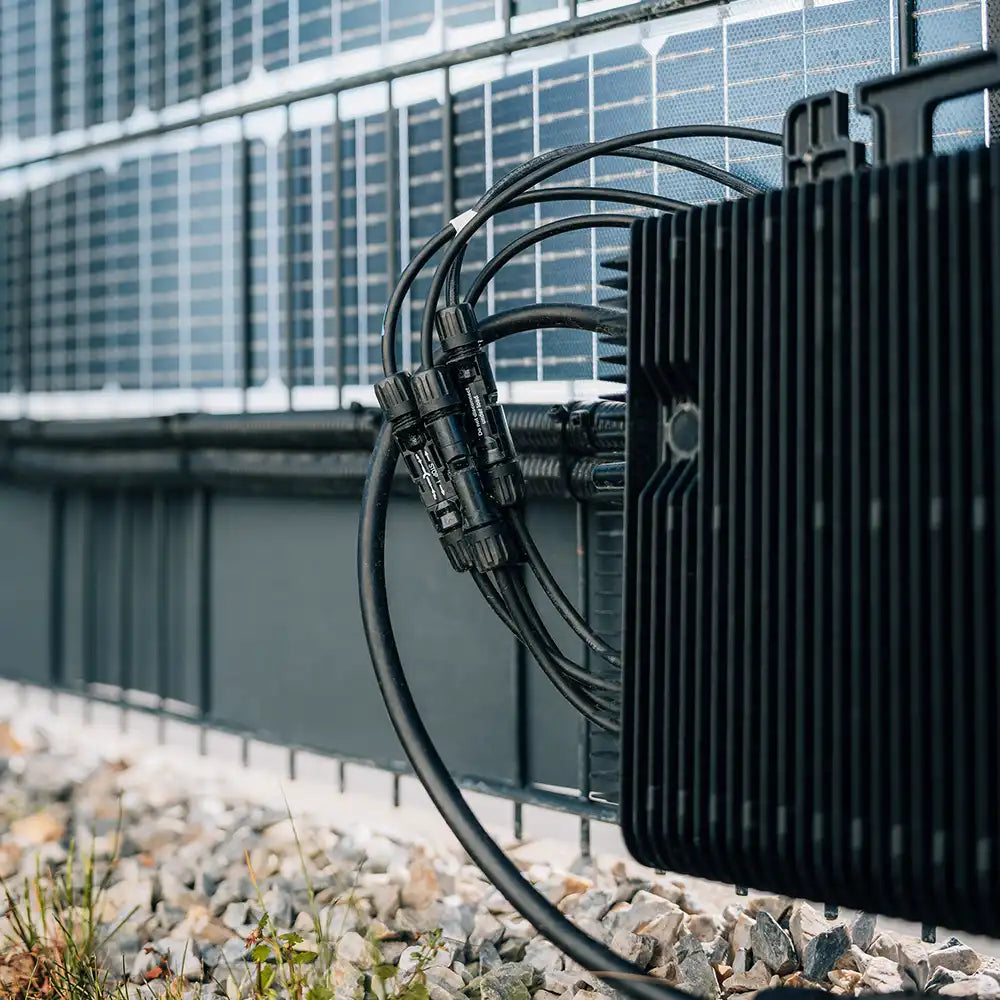 Detailansicht Solarstreifen im Zaunfeld